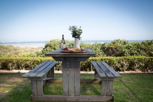 Image of outside seating at Djis Tjil